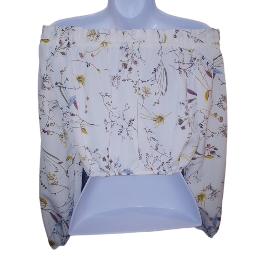 Off-The-Shoulder Crop top - Picture 4 of 11